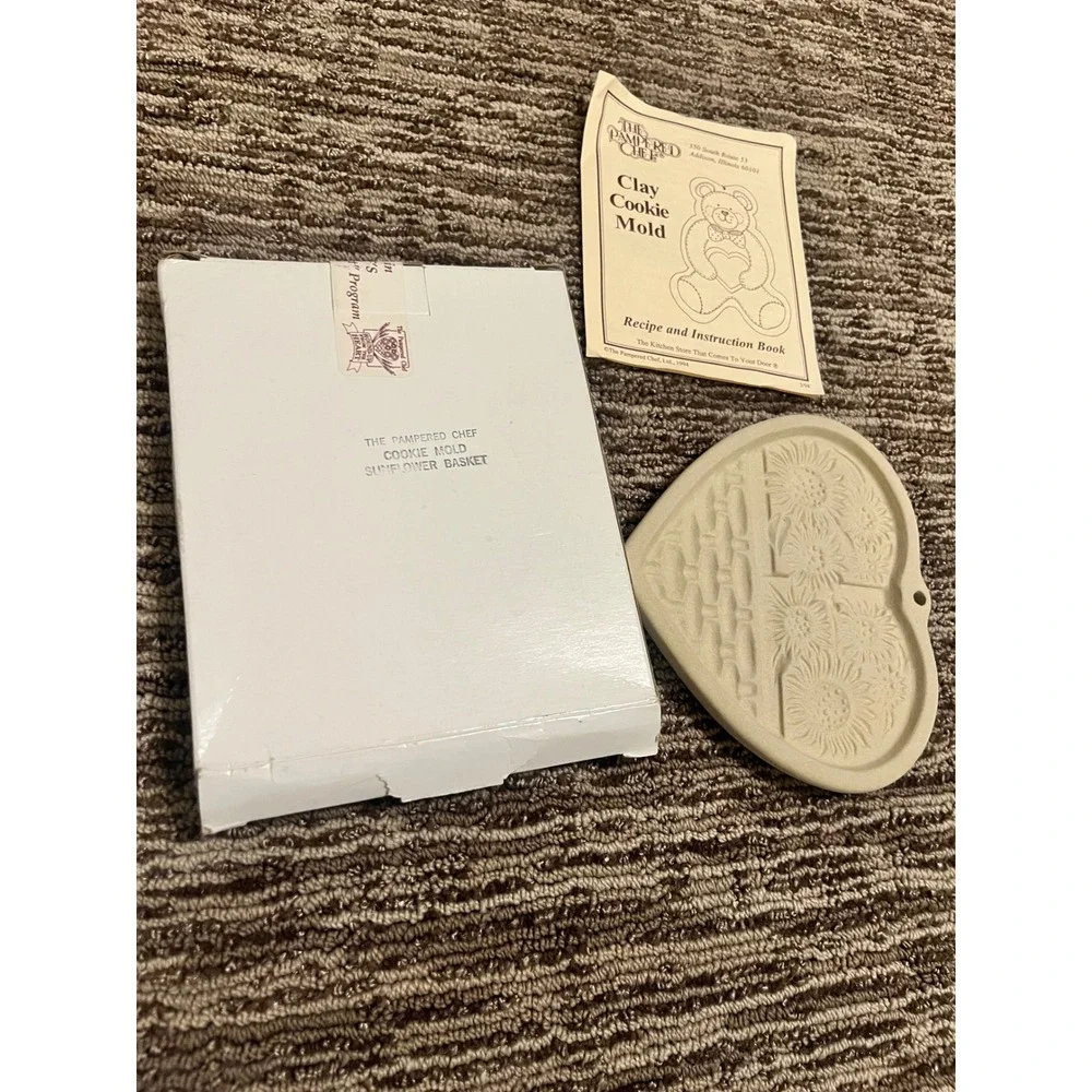 Vintage 1994 Pampered Chef Sunflower Basket Heart Clay Cookie Mold with Box